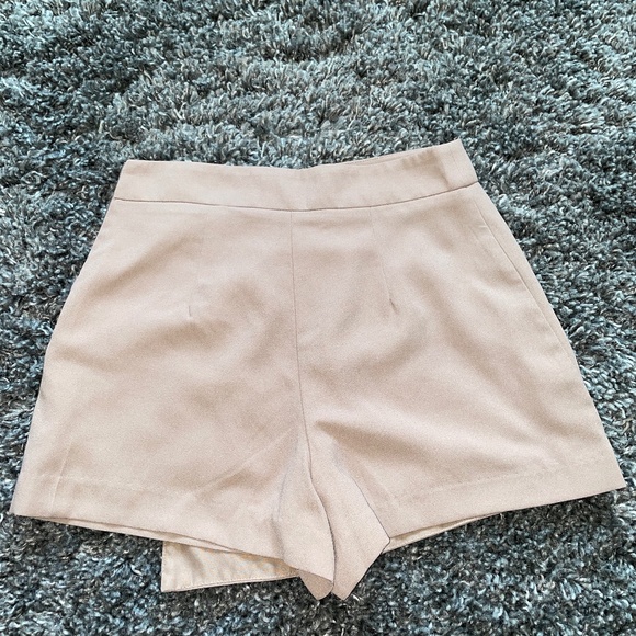 WORN ONCE! Khaki Colored Skort - Women's Size Small - Picture 4 of 7